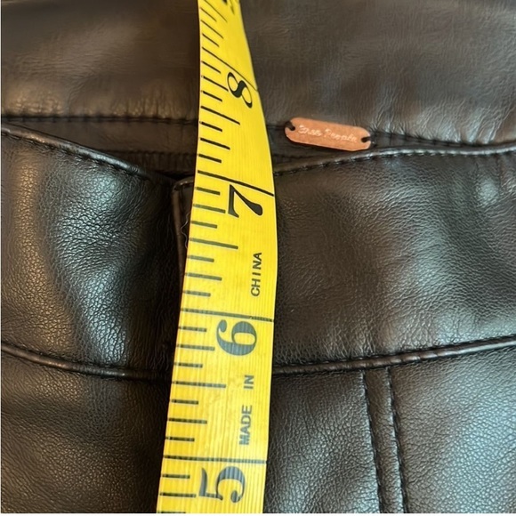 Sold NWT Free People Love Language Low
Rise Black Faux Leather Pants Size 2 - Picture 5 of 6